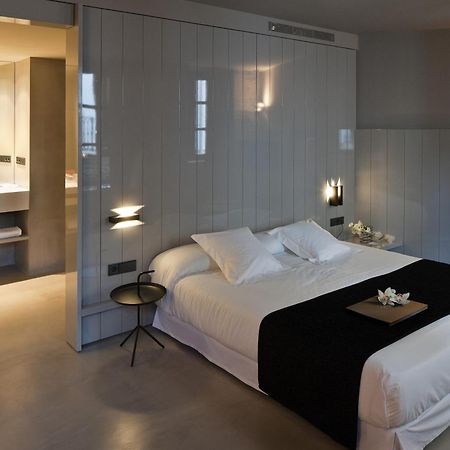 Caro Hotel Valencie Exteriér fotografie A room at the hotel